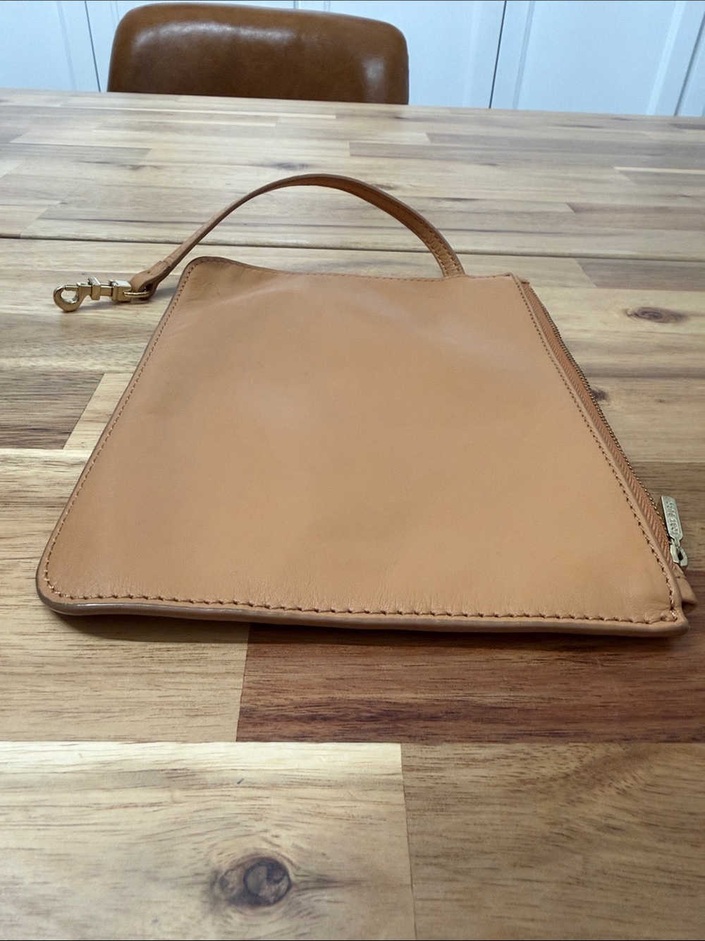 Tory Burch Large Tan Leather Clip in Pouch - Picture 8 of 11